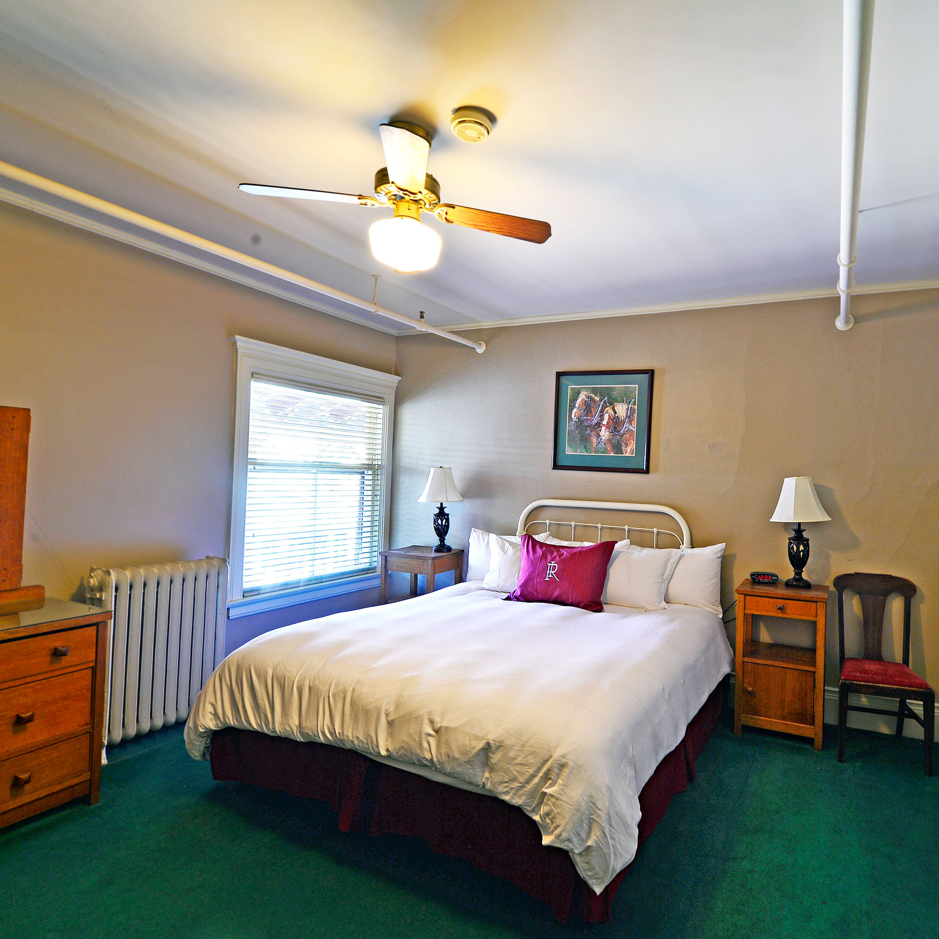 Redstone Inn Vintage King Room